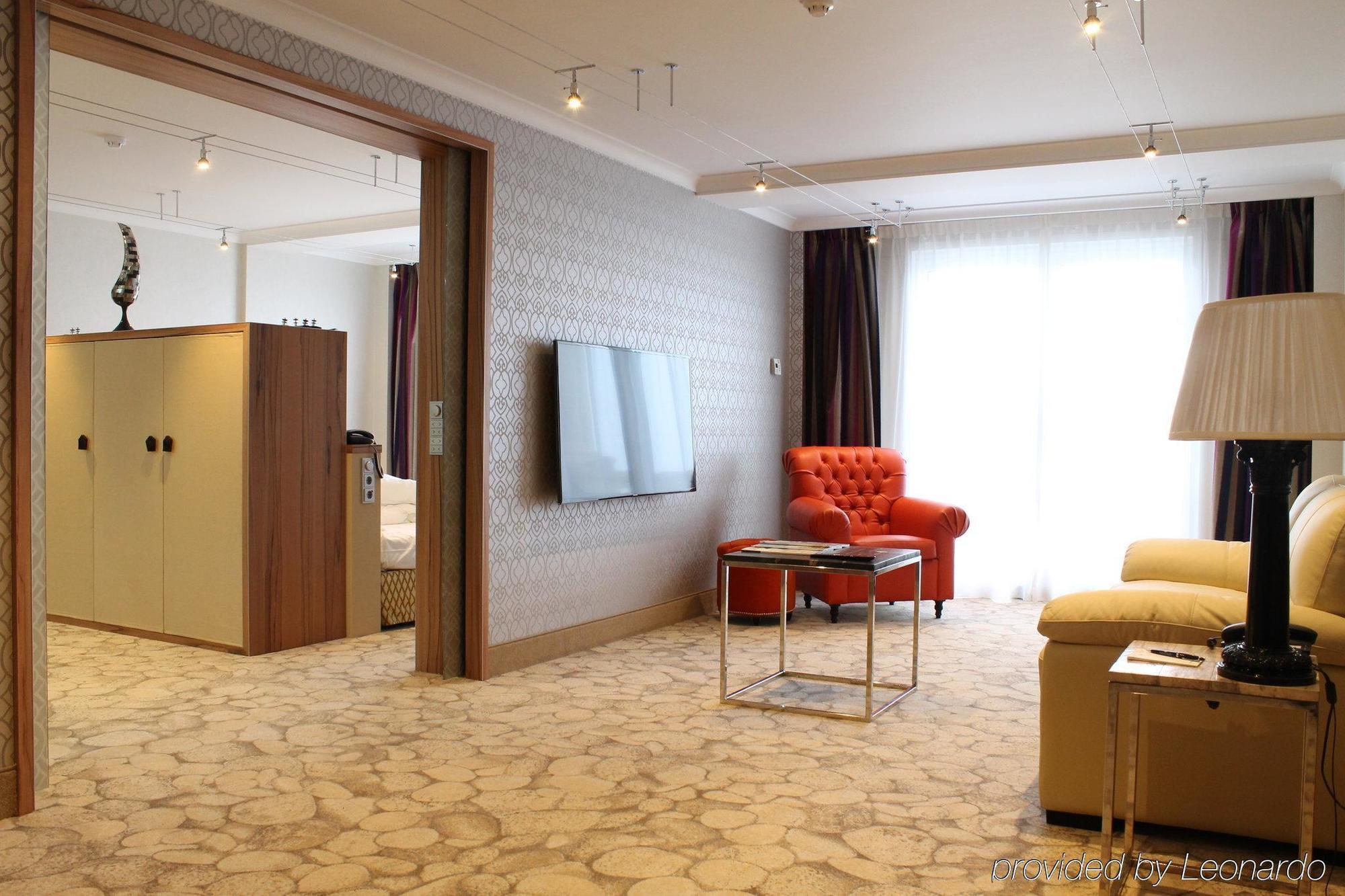 Hotel Oranje 5*